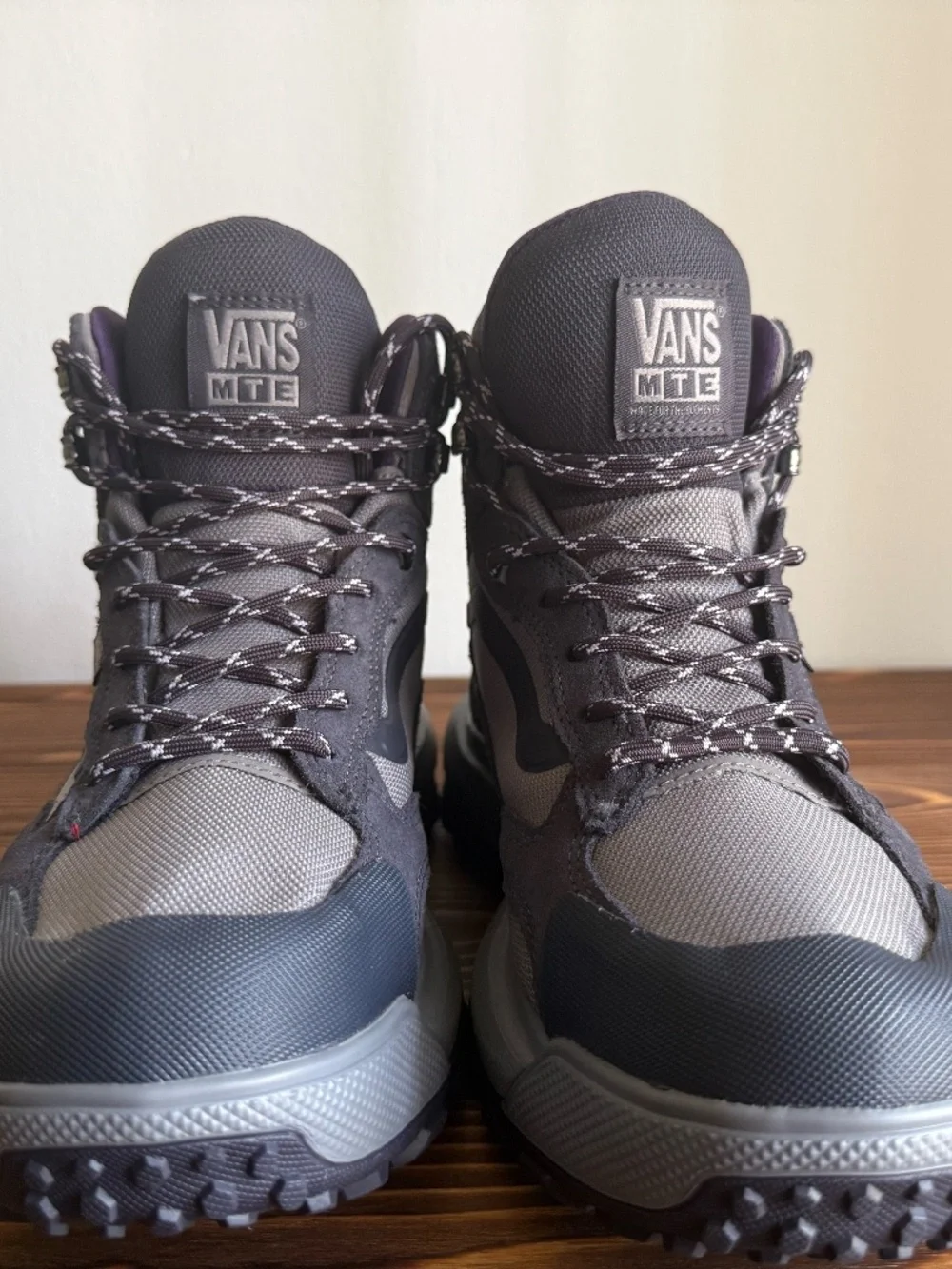 Vans MTE Crestline Waterproof Boots Dark Gray VN000CVQBFB Men's 8 Women's 9.5